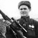 Imagen para el artículo titulado Este hombre mató a 242 nazis en cuatro meses con un solo dedo: si te movías o respirabas, estabas muerto